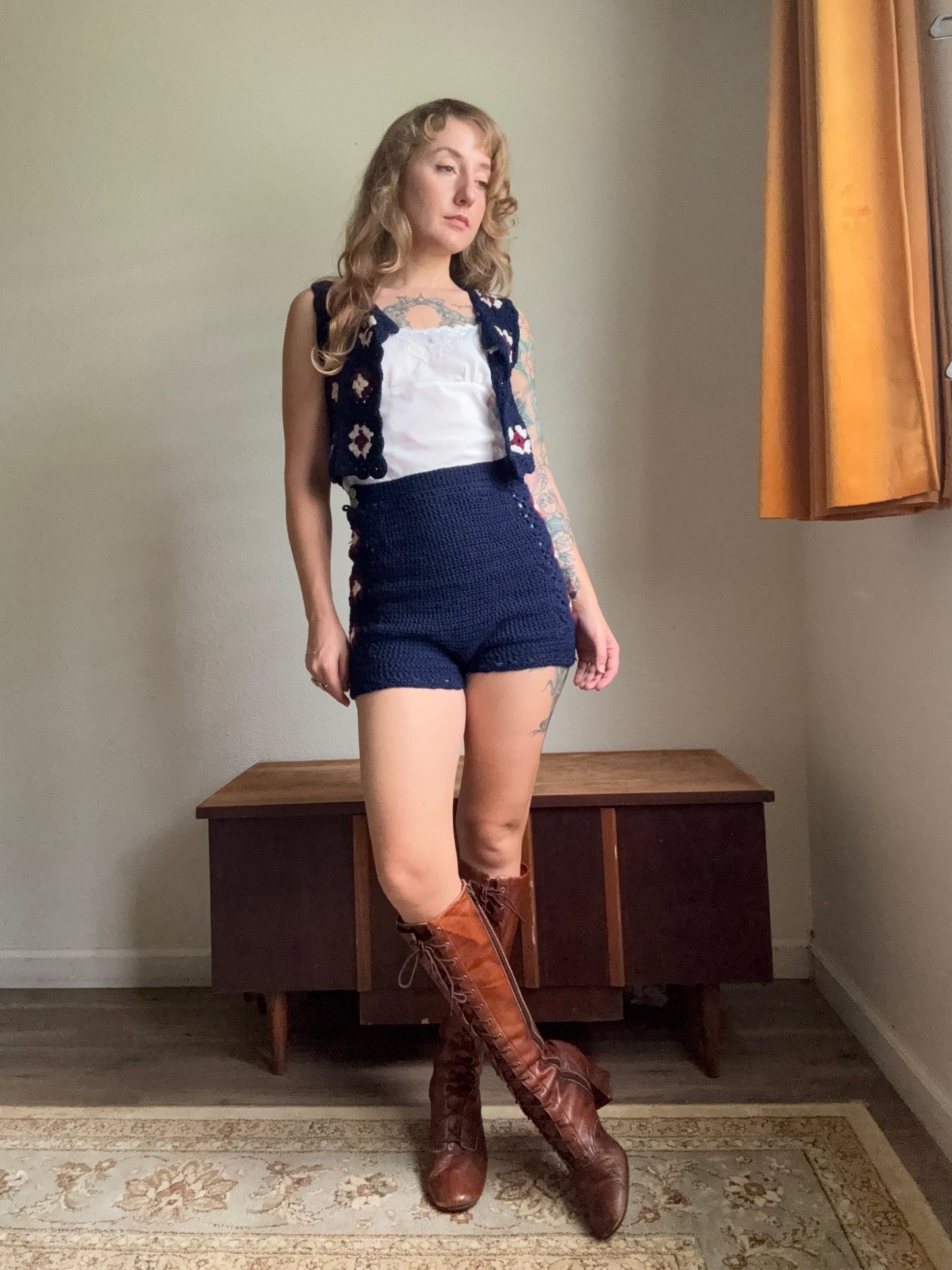 1970s hand knit floral shorts and vest set XS/S