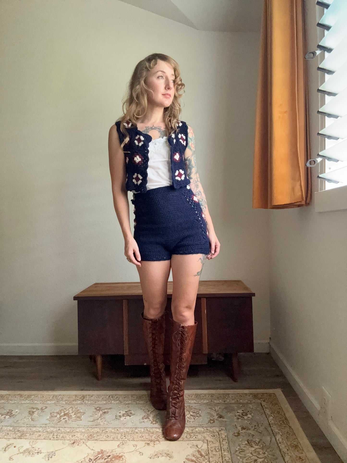 1970s hand knit floral shorts and vest set XS/S