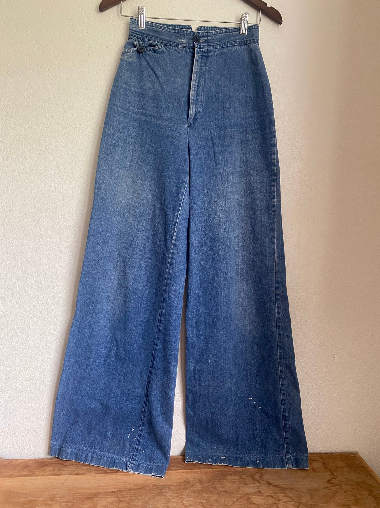1970s Pulse Denim Bellbottom jeans 26x33