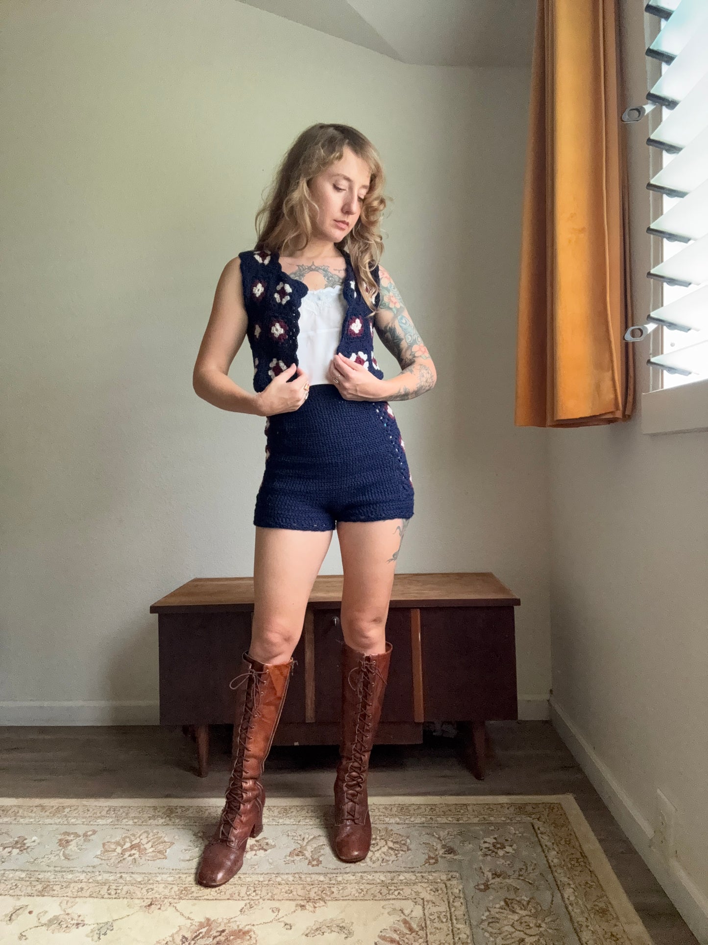 1970s hand knit floral shorts and vest set XS/S