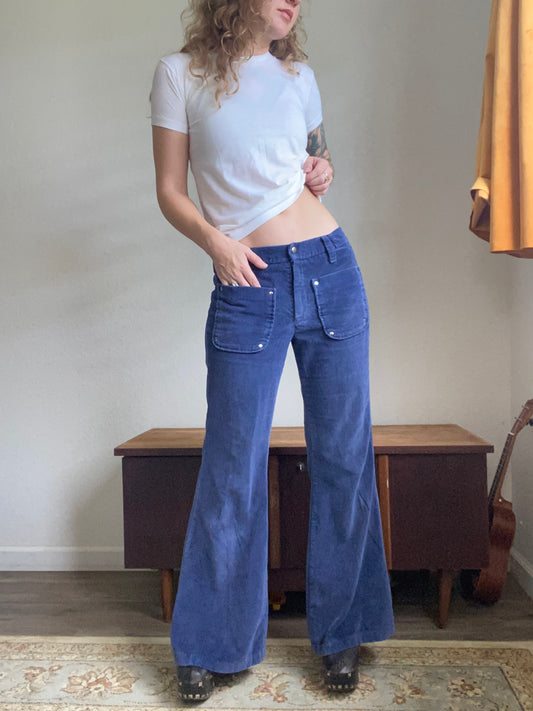 1970s low-mid rise navy blue corduroy bell bottoms with front pockets 30x30