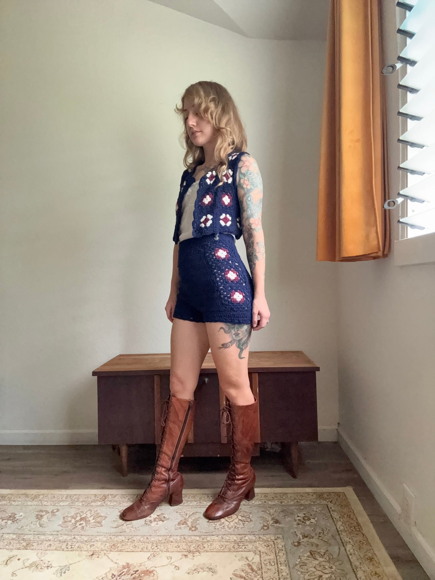 1970s hand knit floral shorts and vest set XS/S