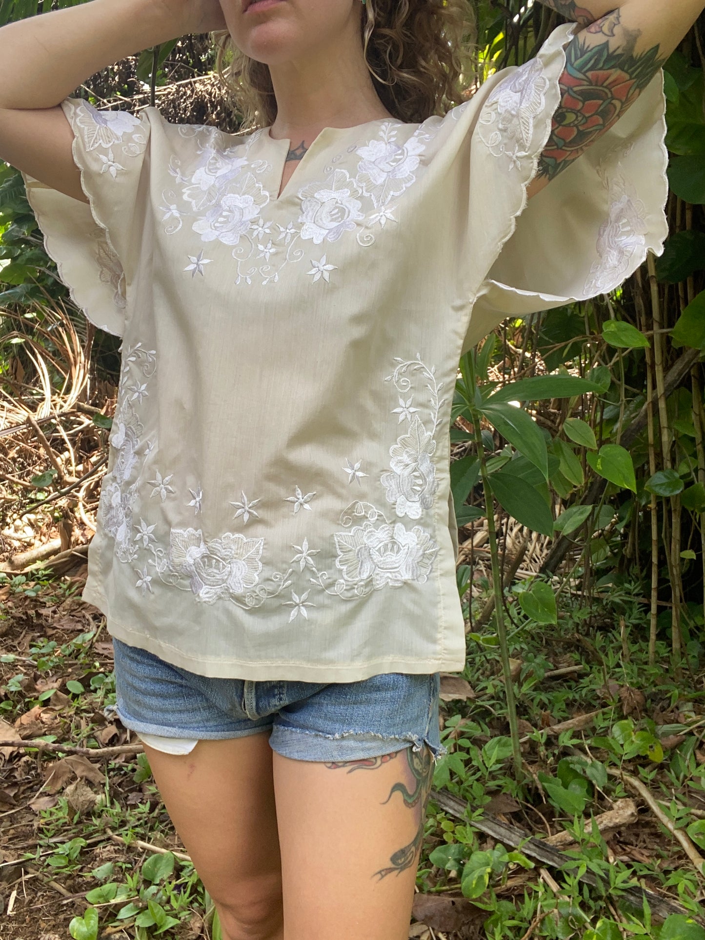 1970s Mexican Floral Embroidered Blouse in Cream