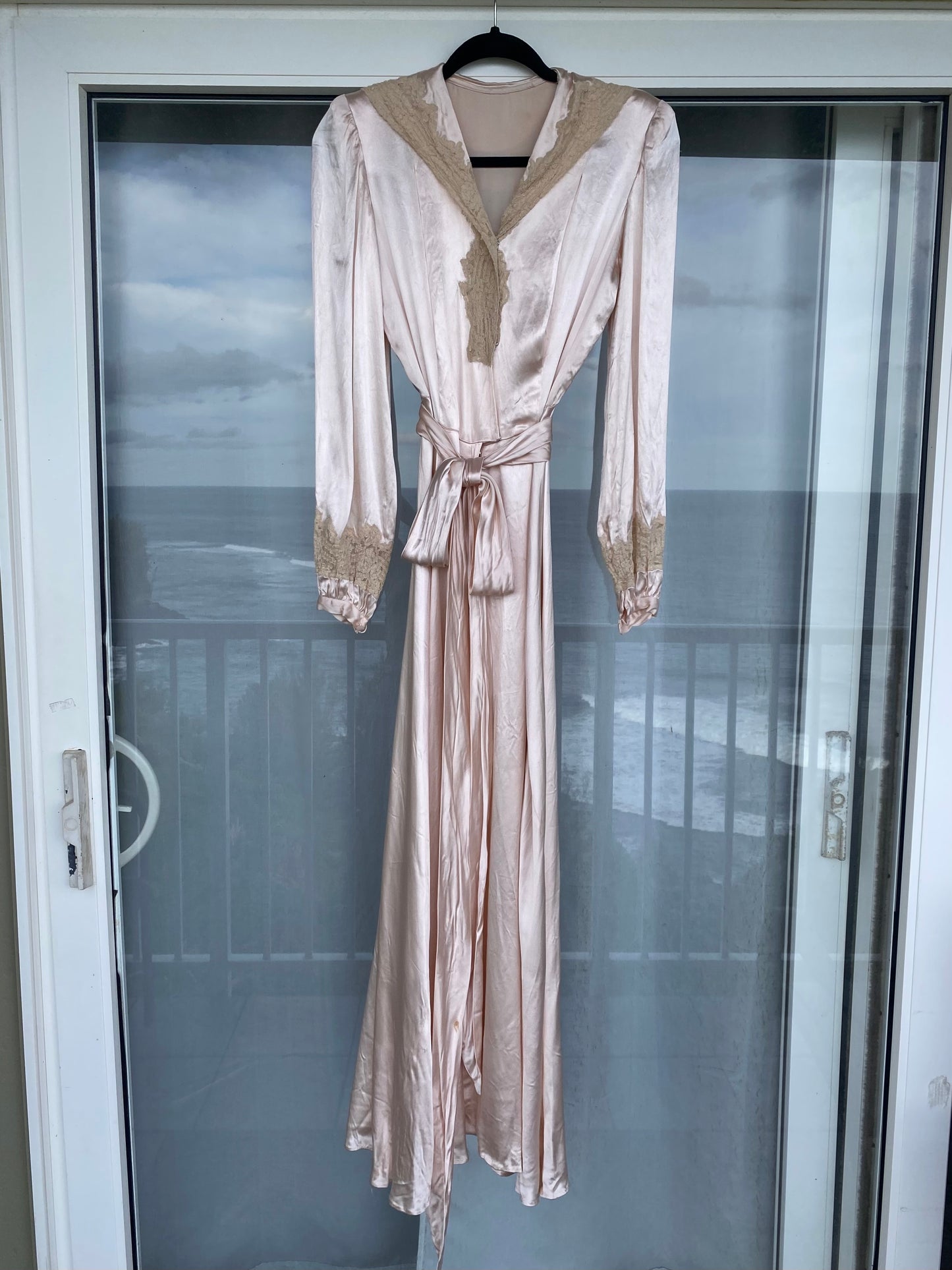 1930s or 1940’s Pink Silk Dressing Gown Robe Small