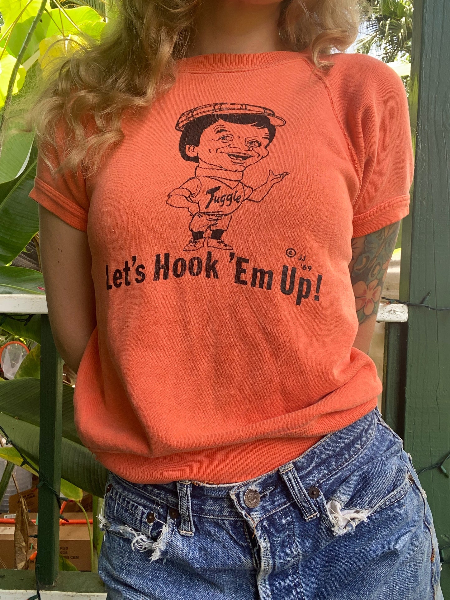 1960s 1969 Tuggie Cartoon short sleeve sweatshirt