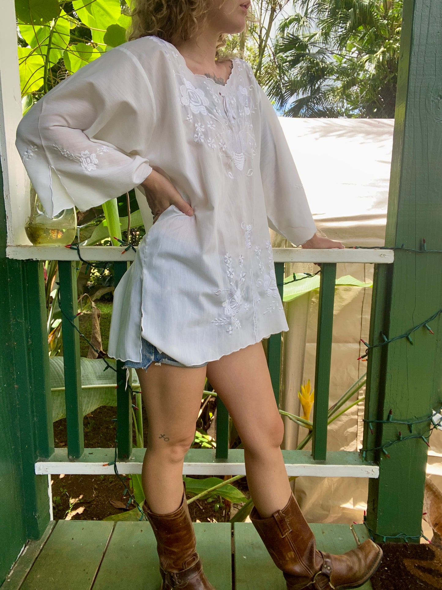 1970s Mexican Floral Embroidered Blouse in White