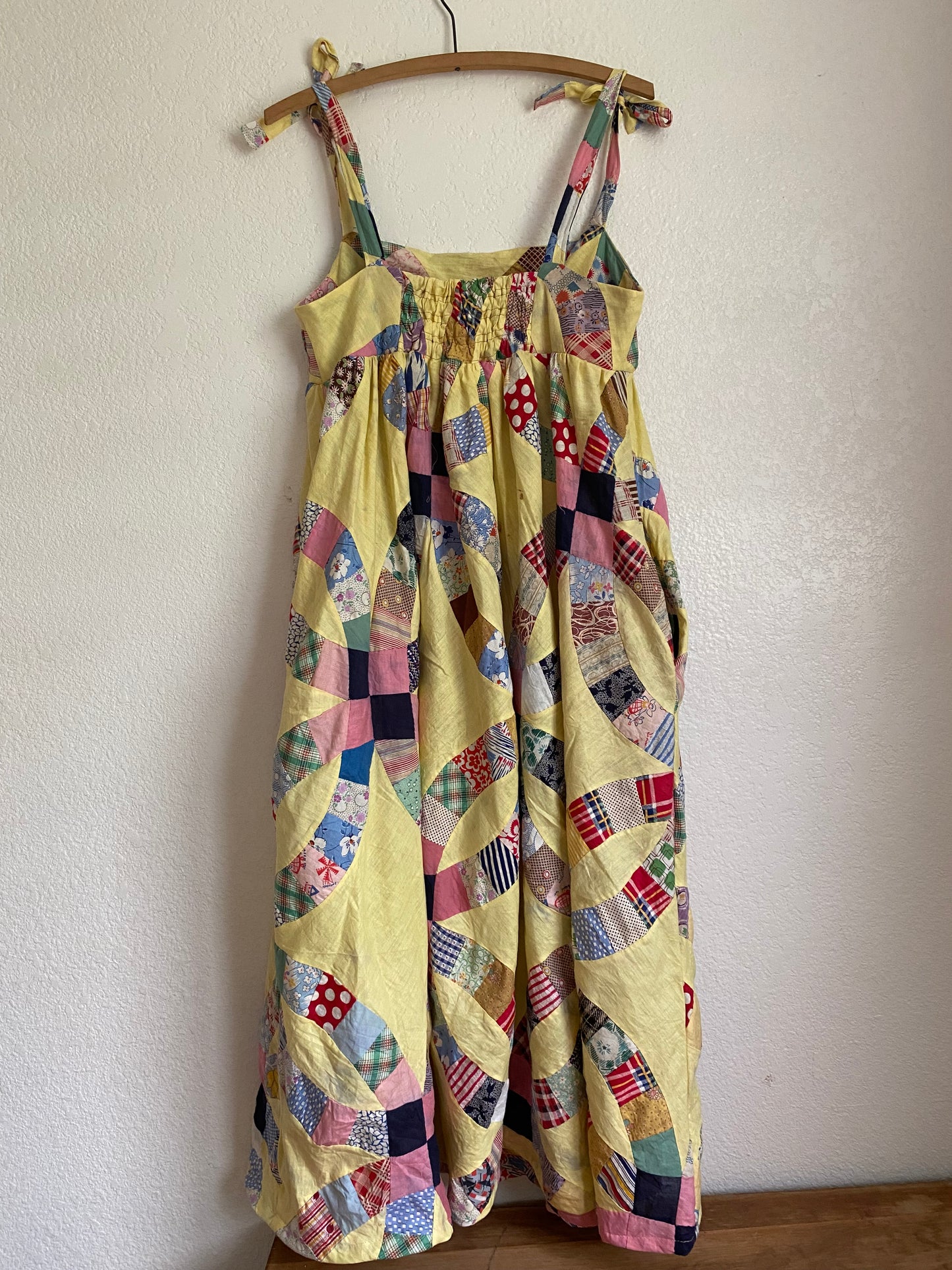 1940s Wedding Ring Feed Sack Quilt Topper Dress