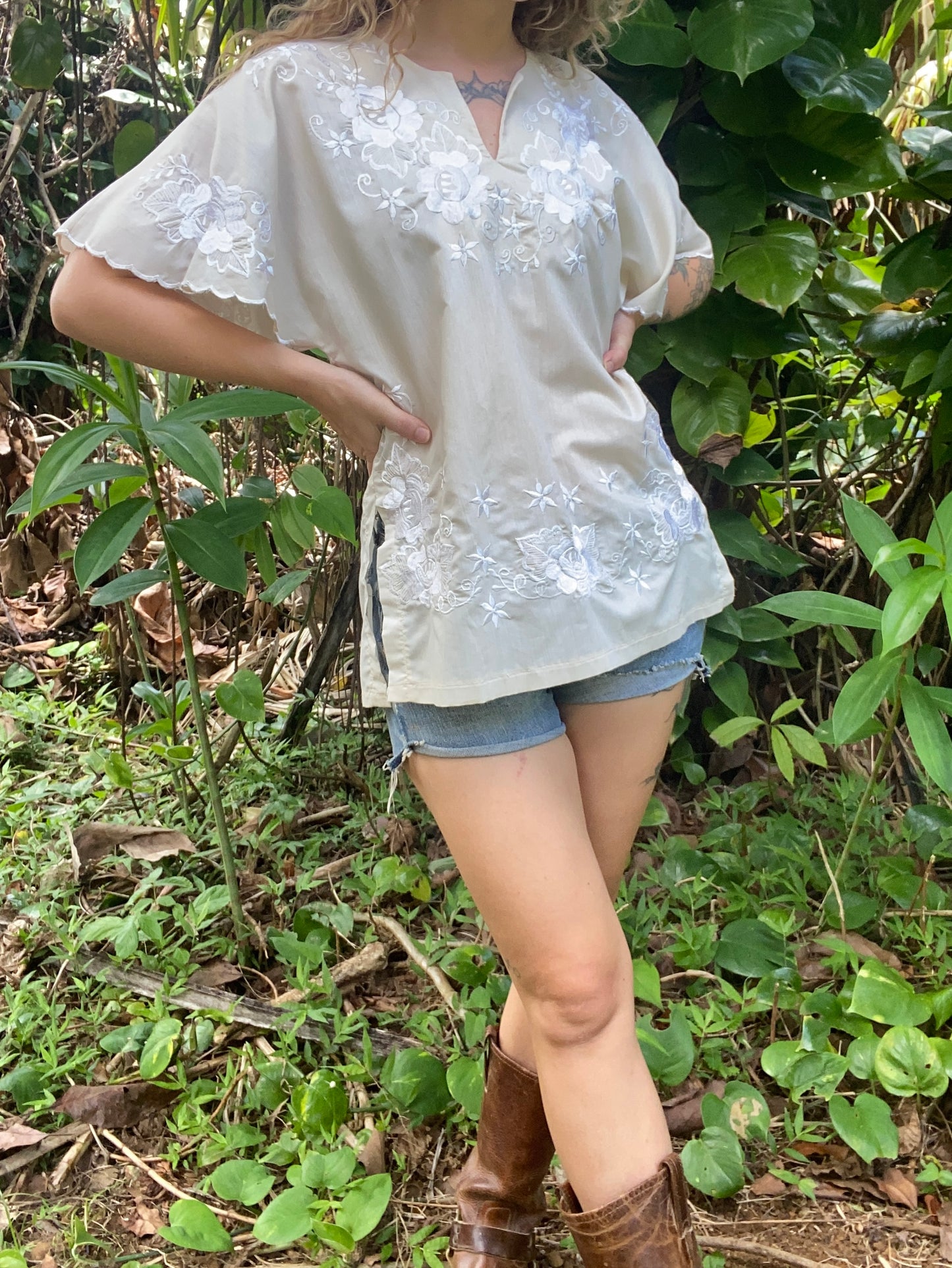 1970s Mexican Floral Embroidered Blouse in Cream