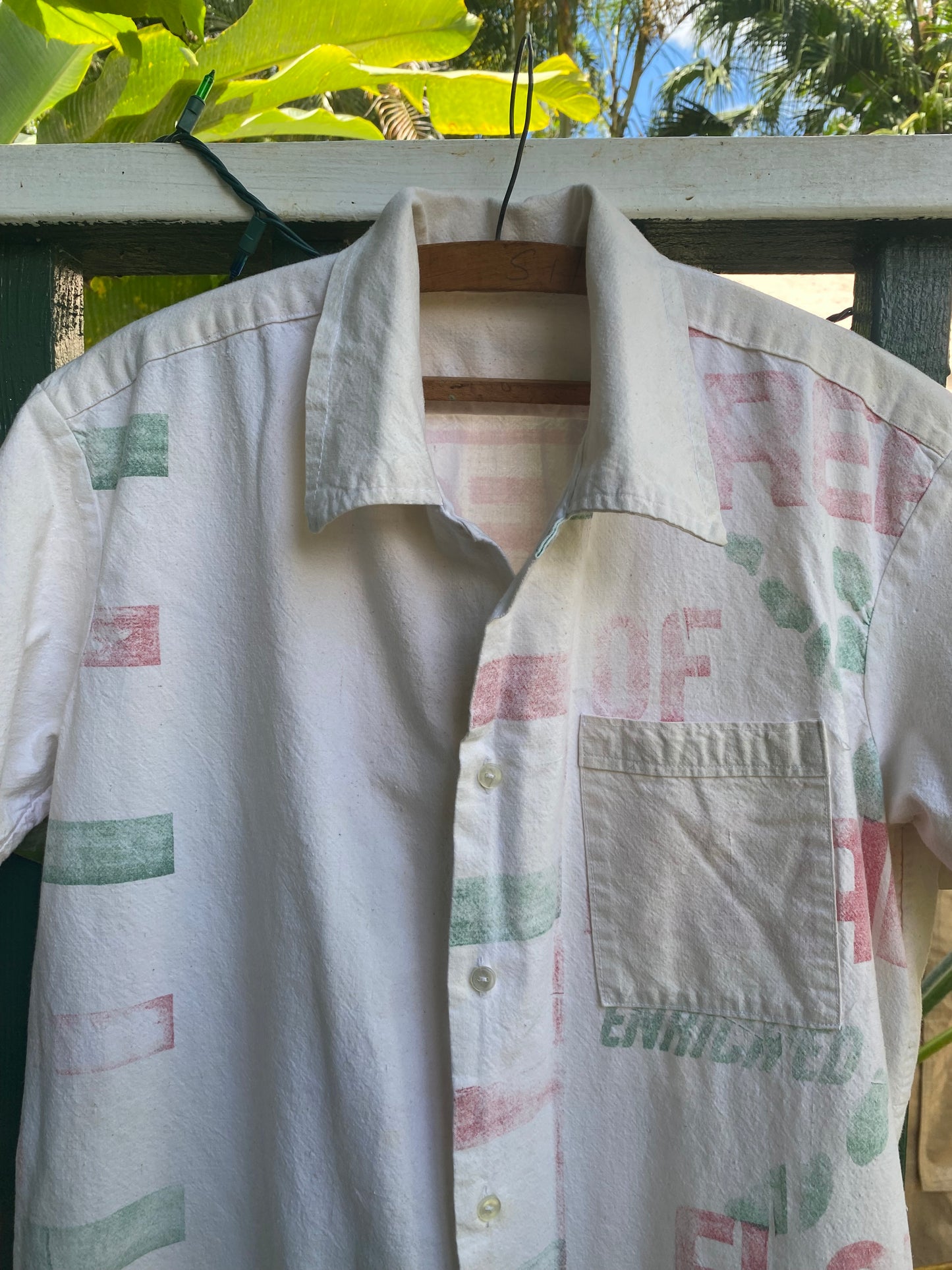 1970s Feed Sack Cream of the Islands button up M/L