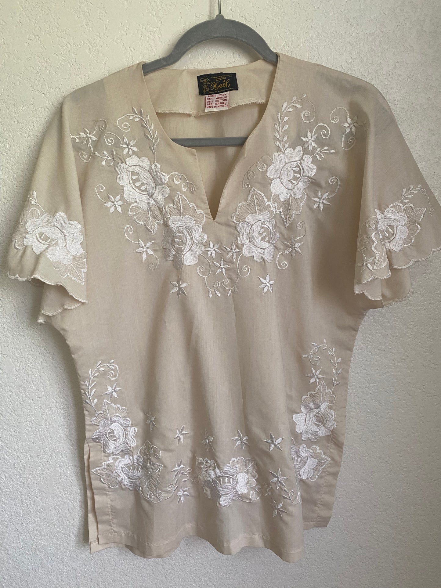 1970s Mexican Floral Embroidered Blouse in Cream