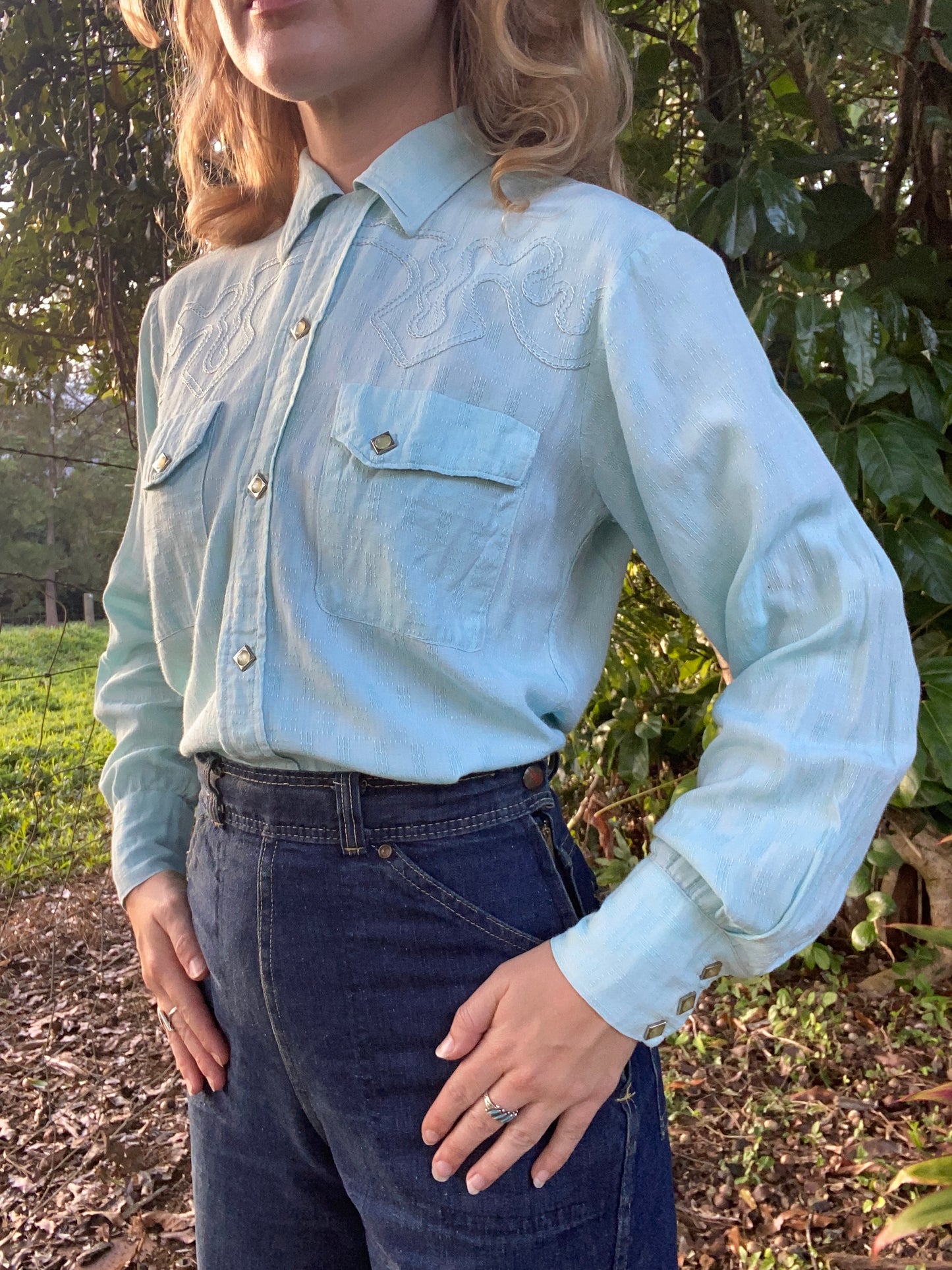 1960s The Cowhand Western chain stitch pearl snaps button up baby blue small