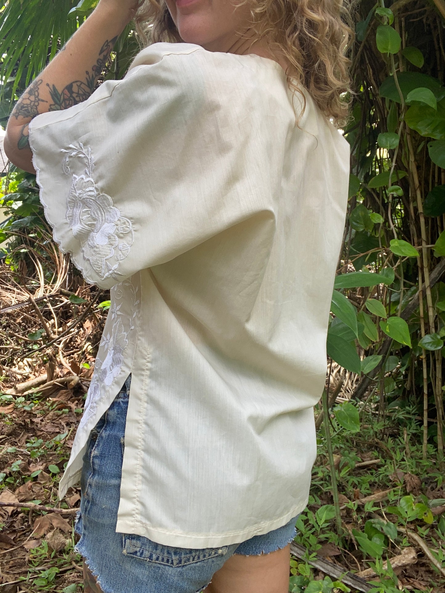 1970s Mexican Floral Embroidered Blouse in Cream