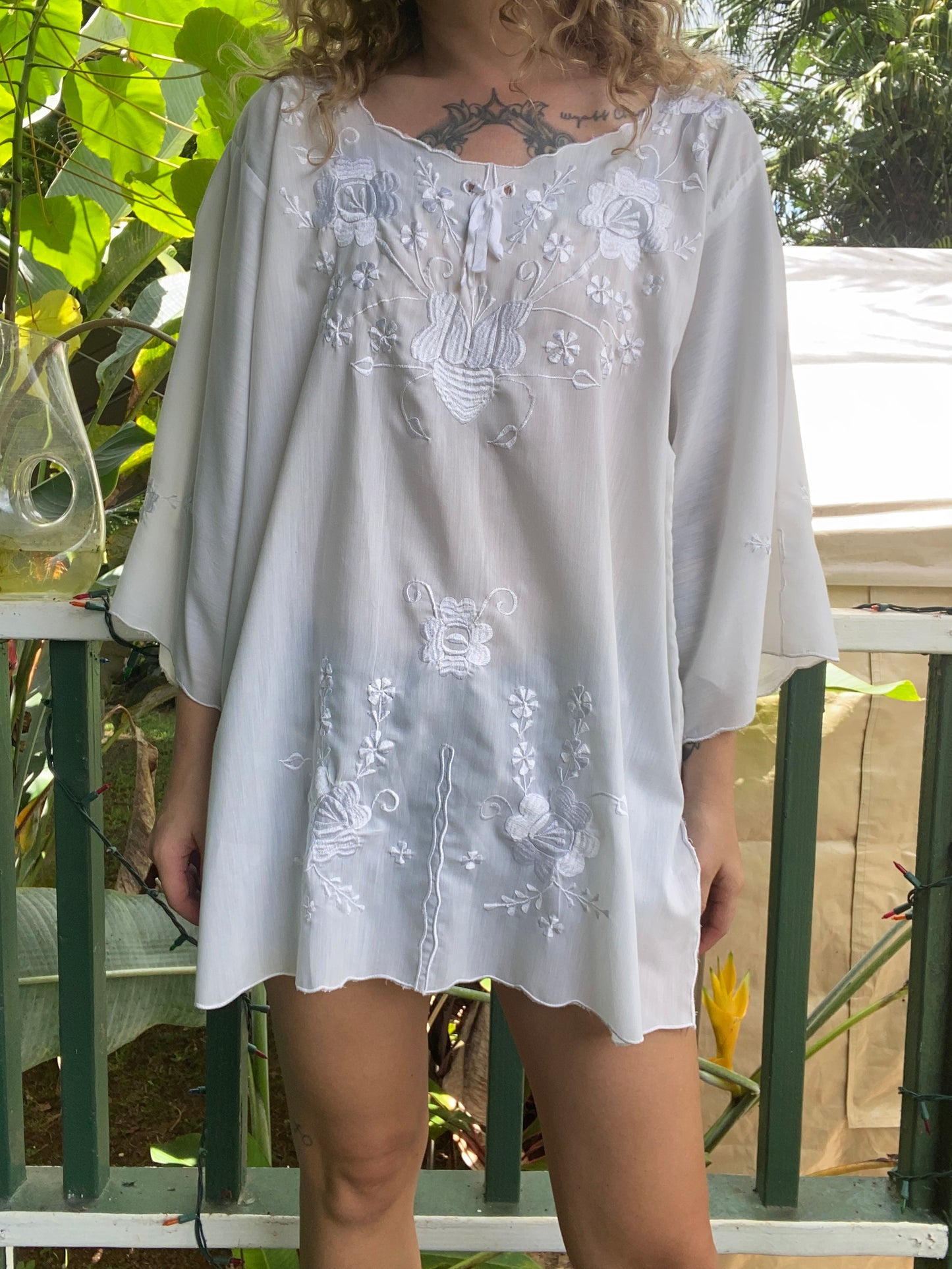 1970s Mexican Floral Embroidered Blouse in White