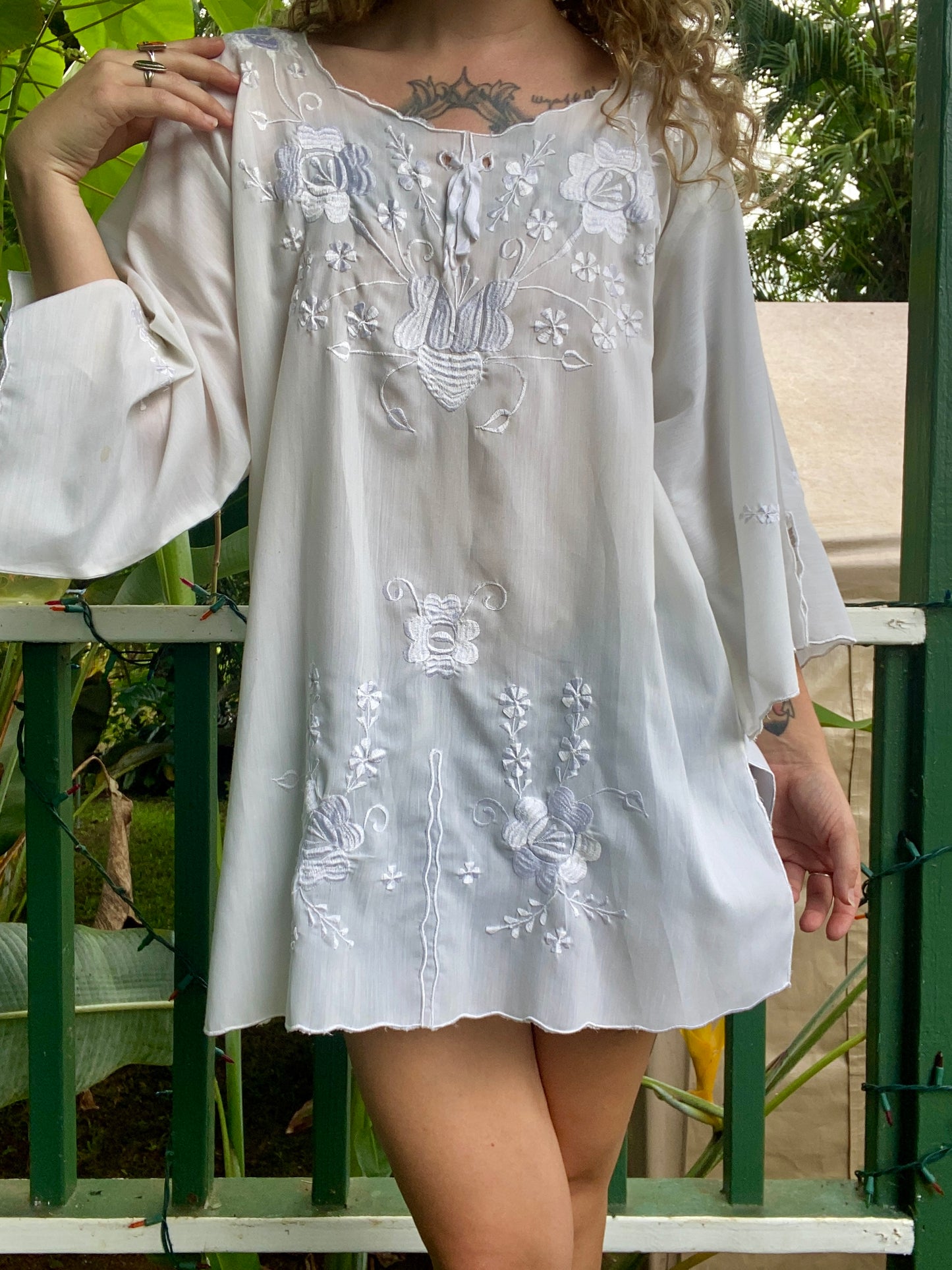 1970s Mexican Floral Embroidered Blouse in White