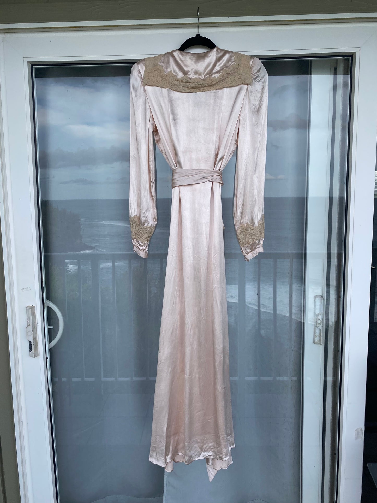 1930s or 1940’s Pink Silk Dressing Gown Robe Small