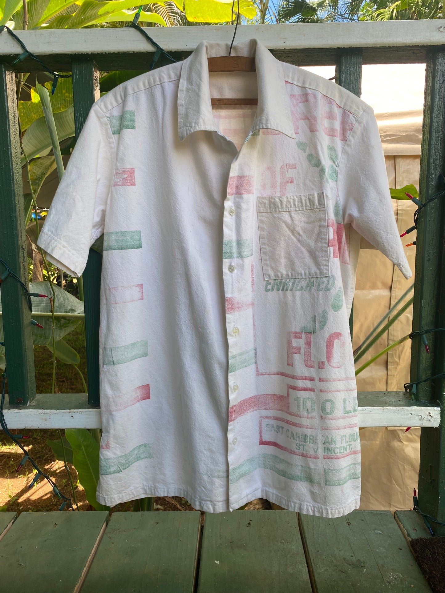 1970s Feed Sack Cream of the Islands button up M/L