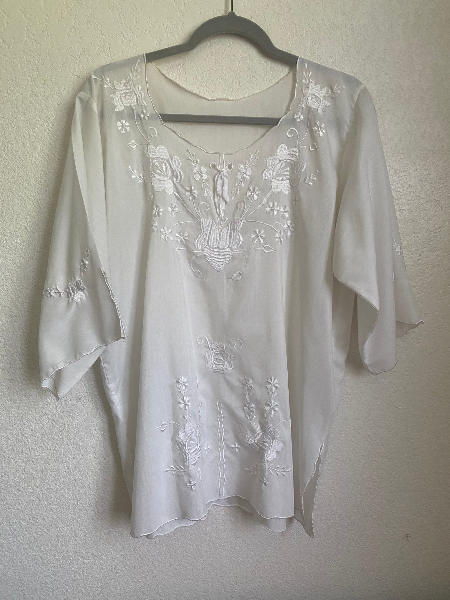 1970s Mexican Floral Embroidered Blouse in White