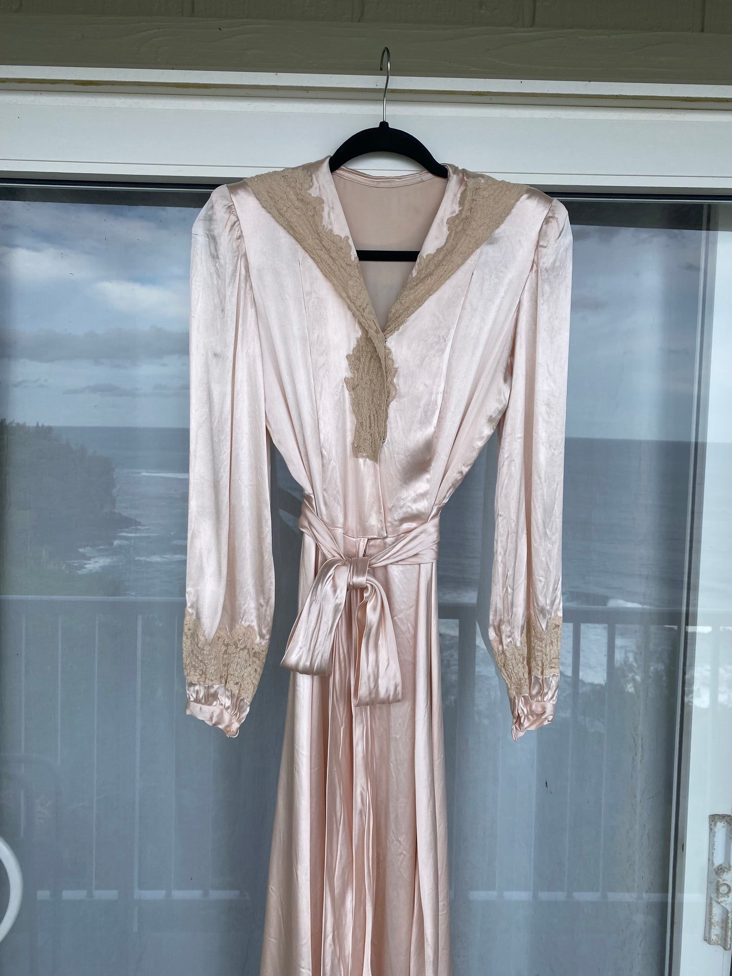 1930s or 1940’s Pink Silk Dressing Gown Robe Small