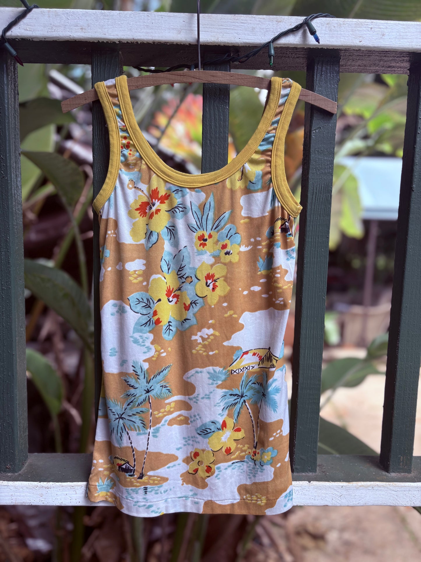 1970s Hawaiian Aloha print Nylon tank top