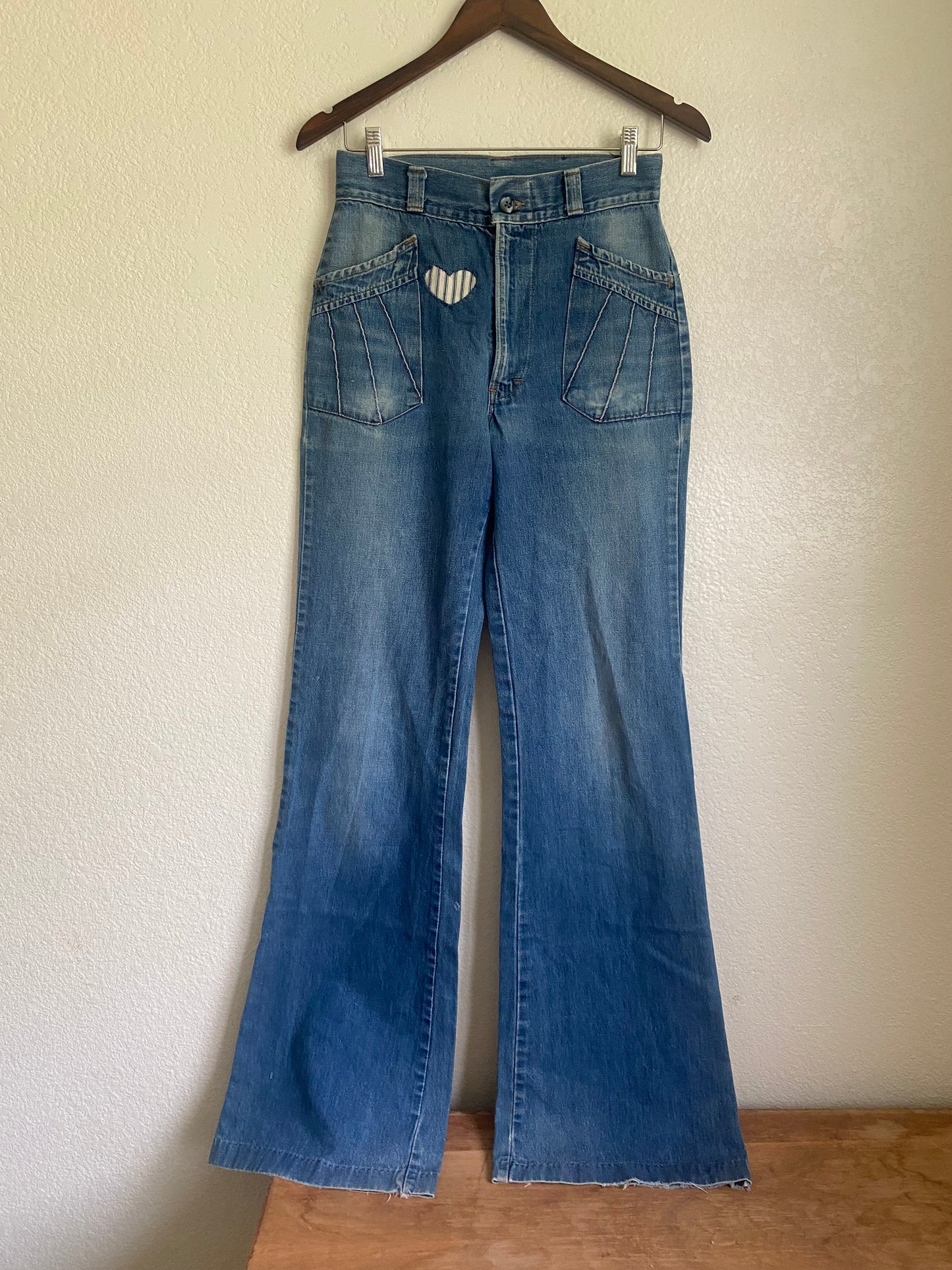 1970s H.i.S patch denim wide leg bell bottom jeans 28” waist