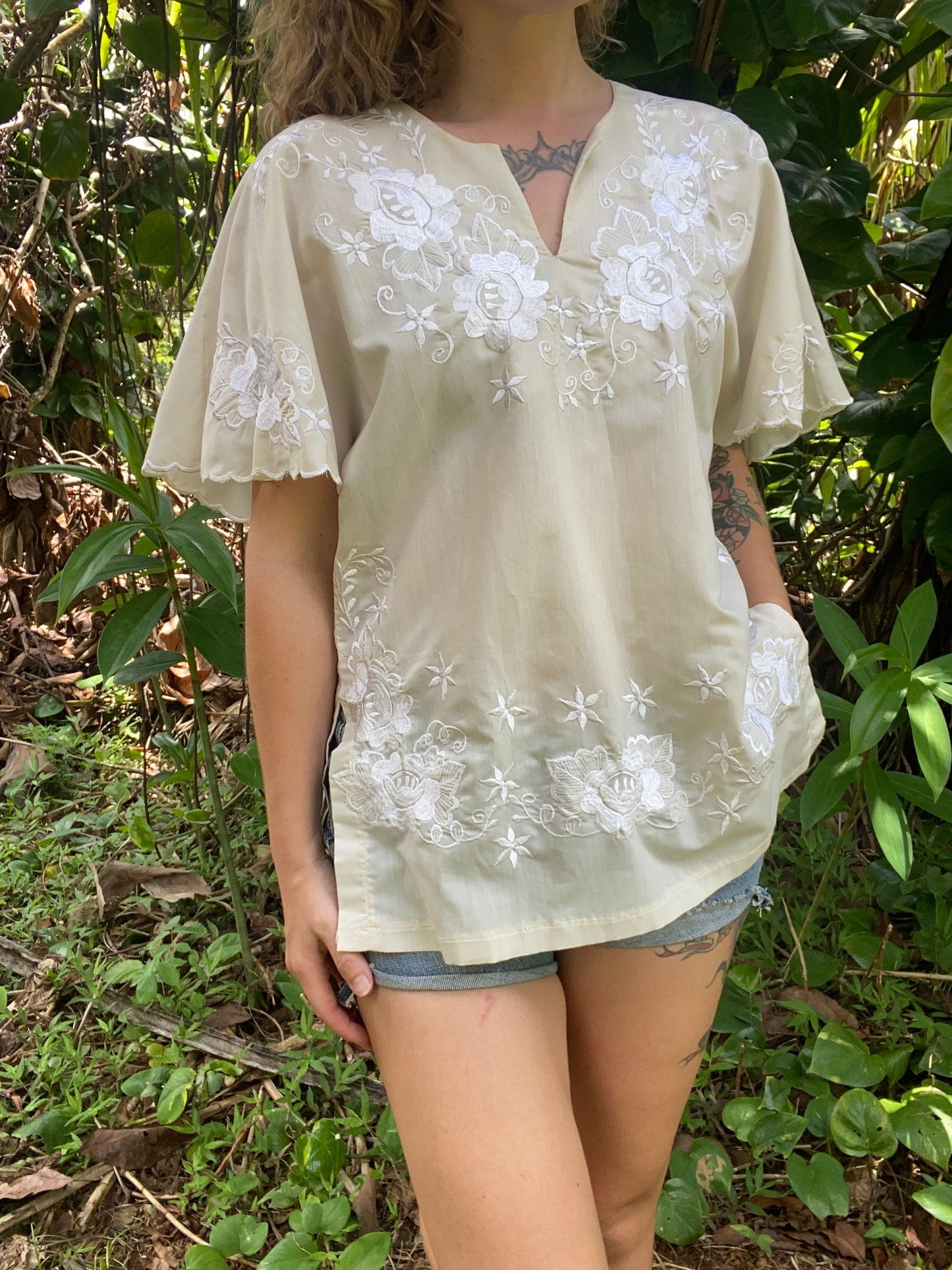 1970s Mexican Floral Embroidered Blouse in Cream