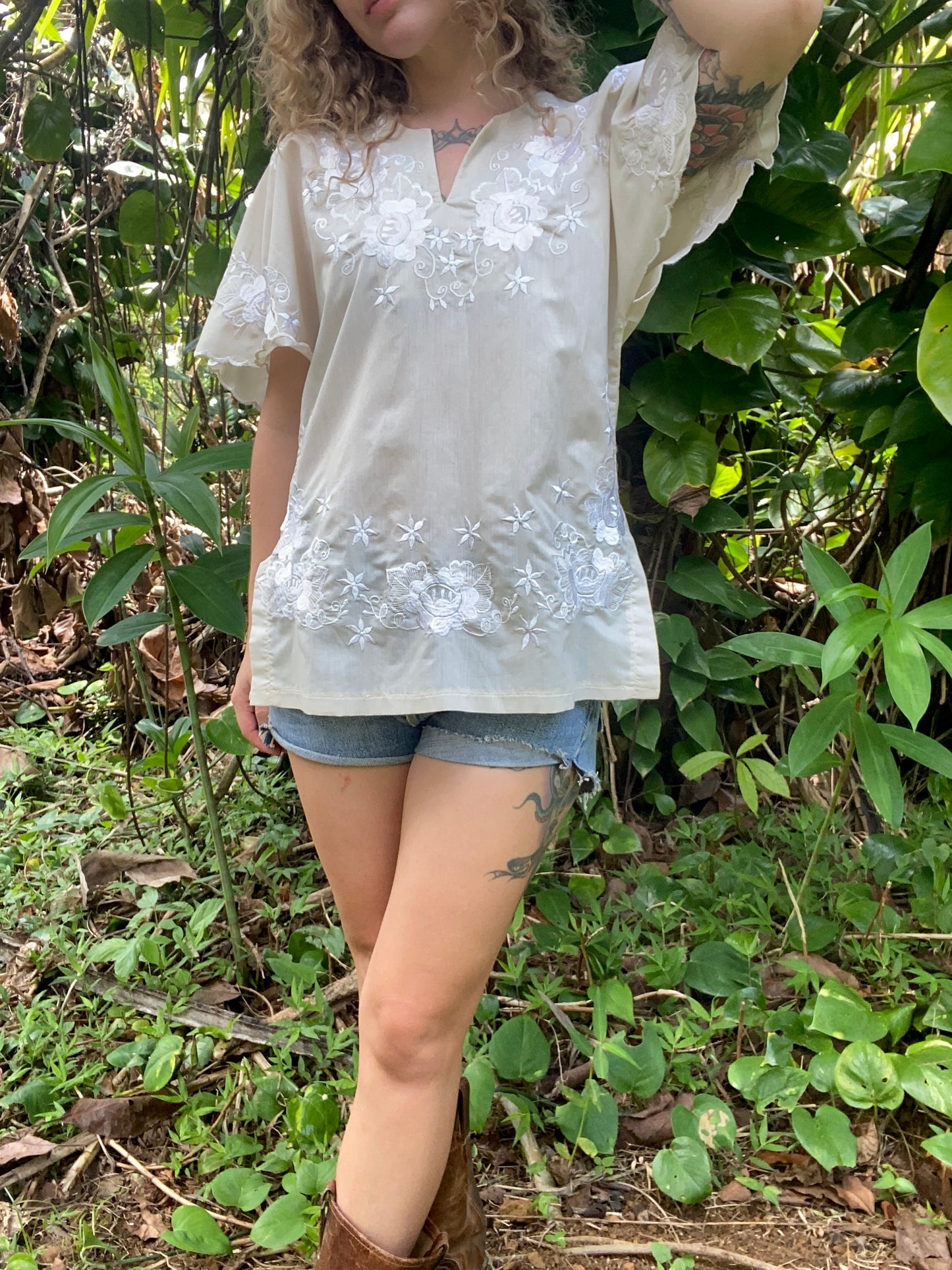 1970s Mexican Floral Embroidered Blouse in Cream