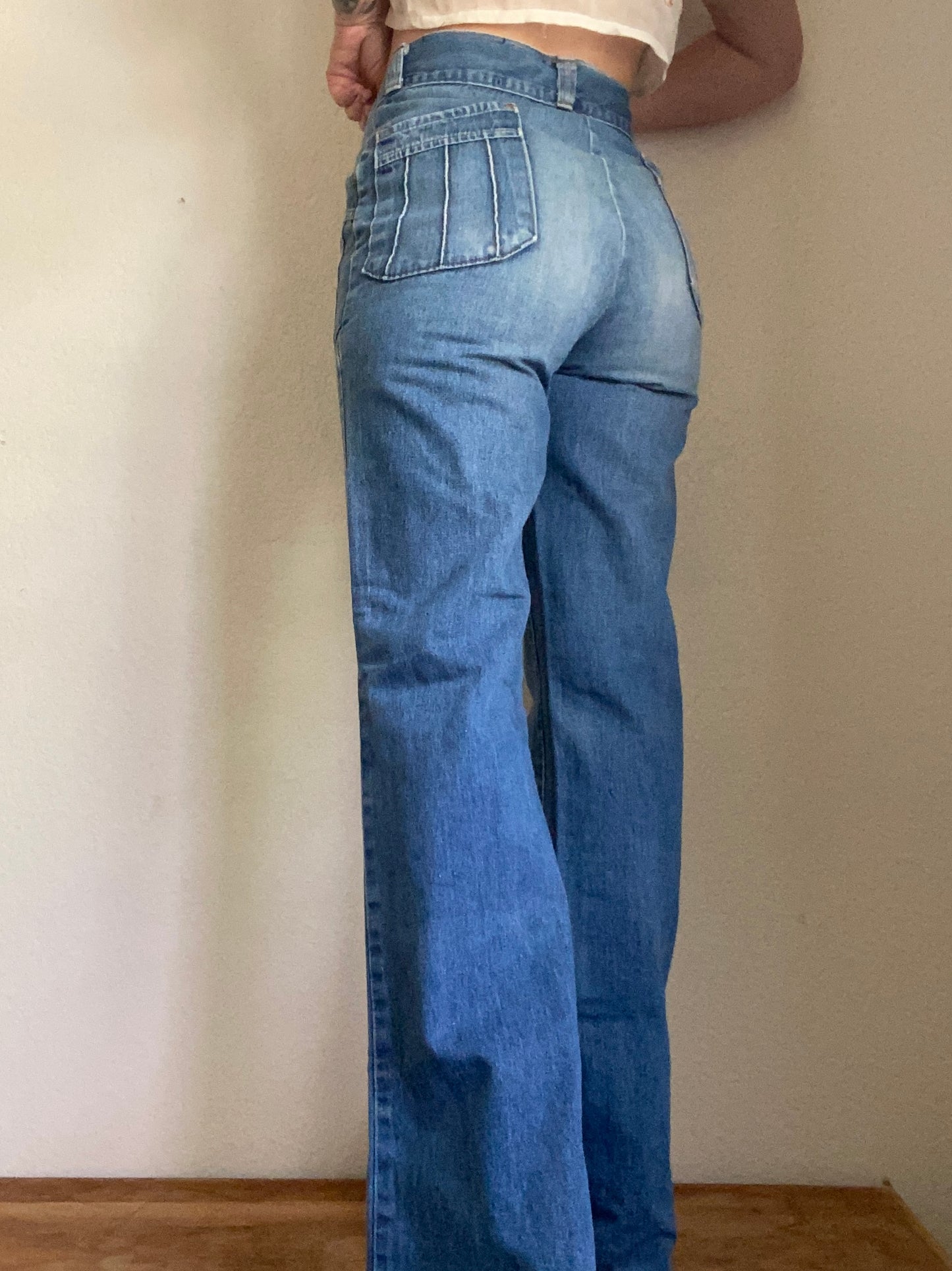 1970s H.i.S patch denim wide leg bell bottom jeans 28” waist