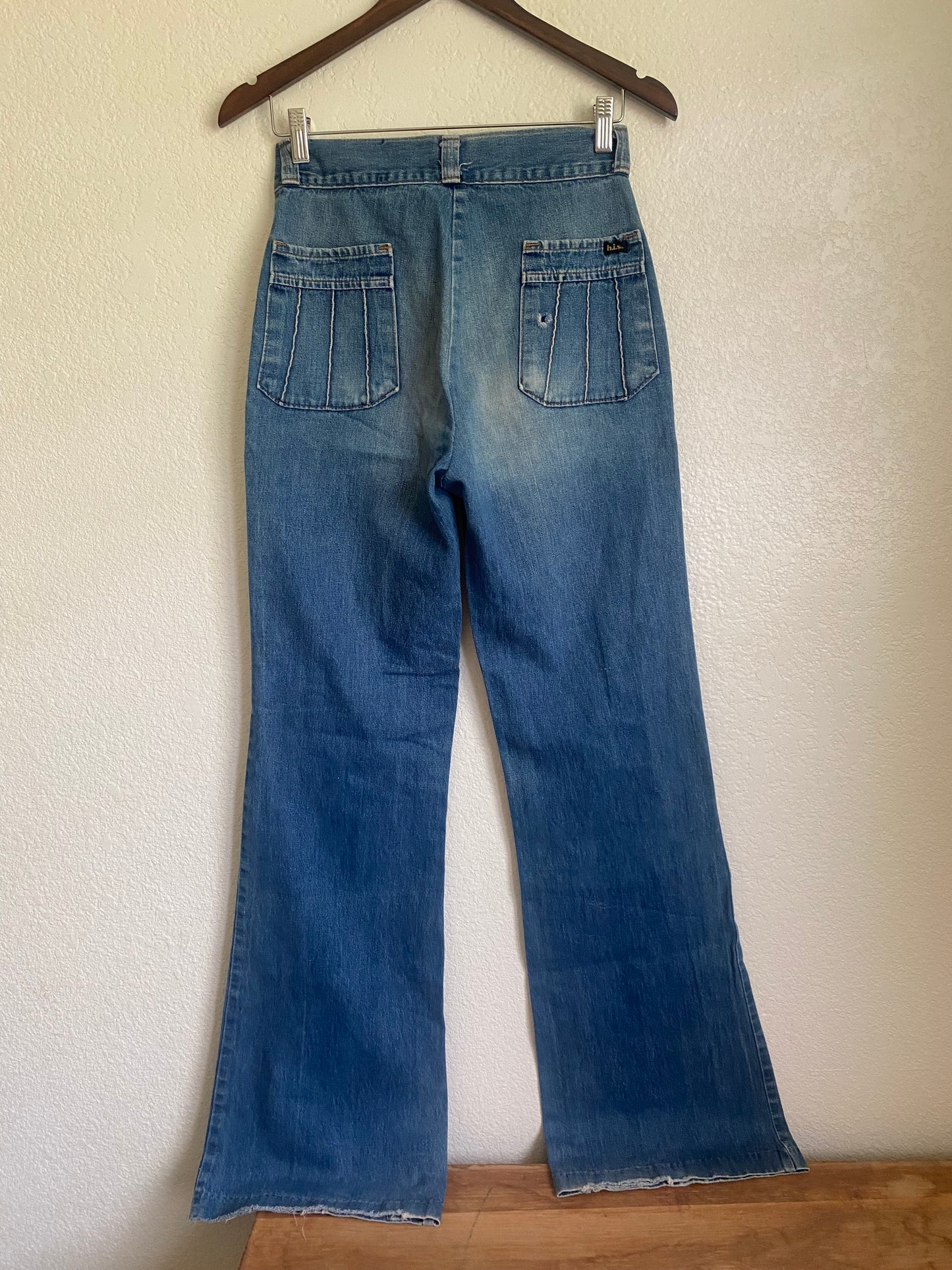 1970s H.i.S patch denim wide leg bell bottom jeans 28” waist