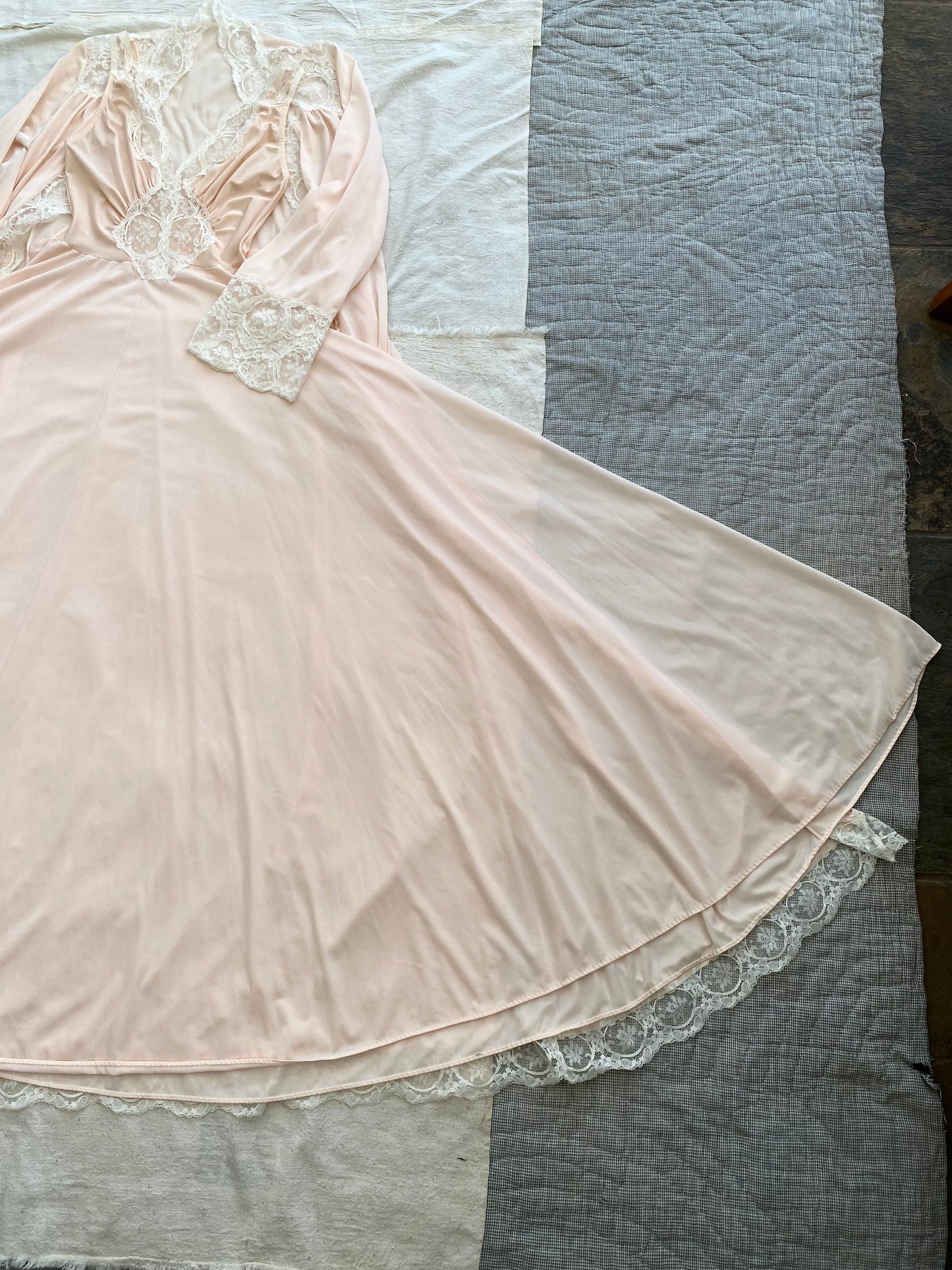 70s/80s Blush Olga Peignoir Grand Sweep Nightgown and Robe 9687 9702