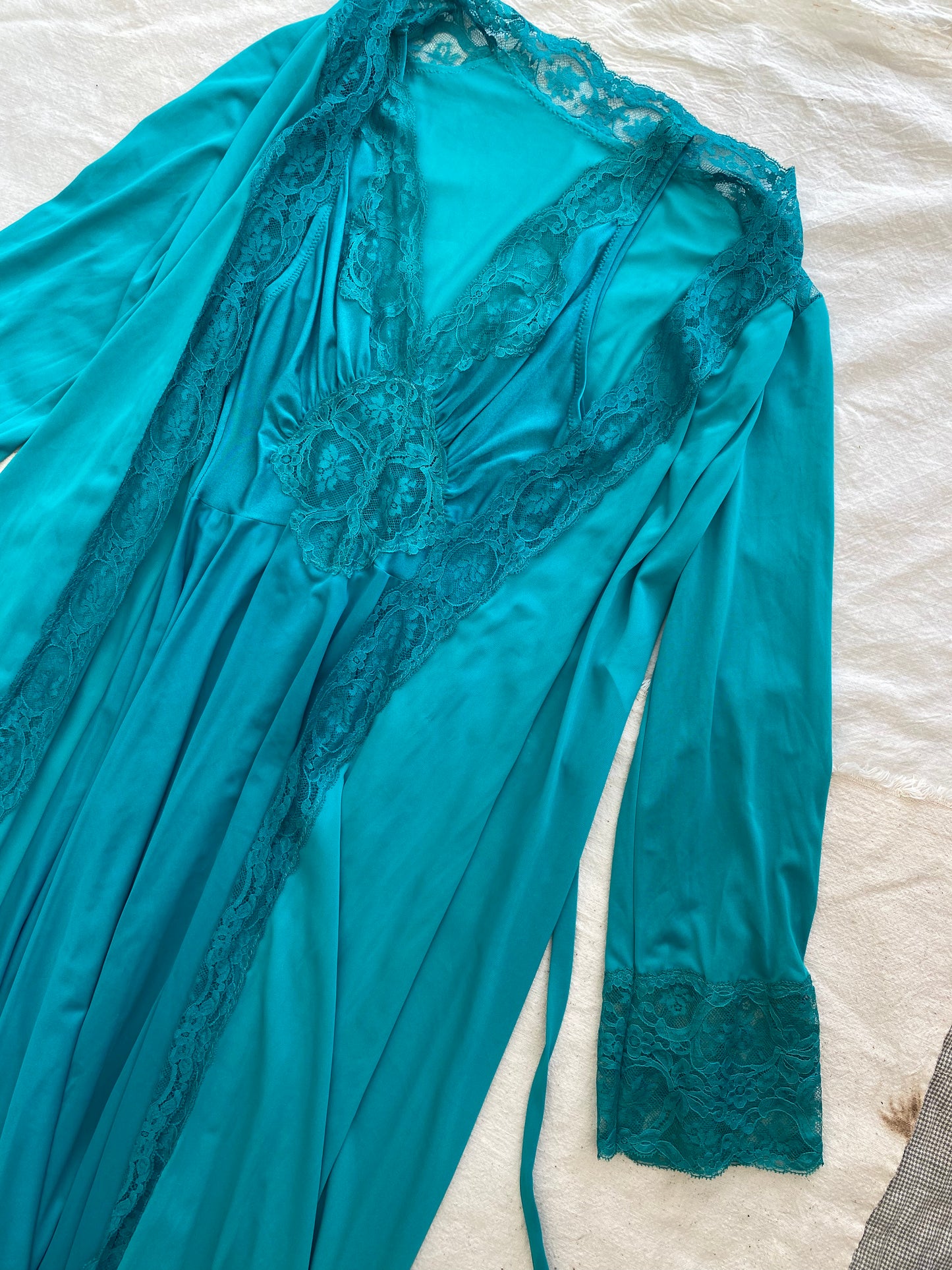 70s/80s Turquoise Olga Peignoir Grand Sweep Nightgown And Robe 9687 9702